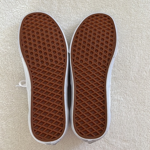Women’s Vans tennis shoes sz 10 or men’s 8.5. - Picture 5 of 6